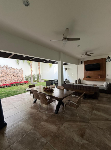 VENTA DE RESIDENCIA FRACC. JARDINES DEL CAMPESTRE