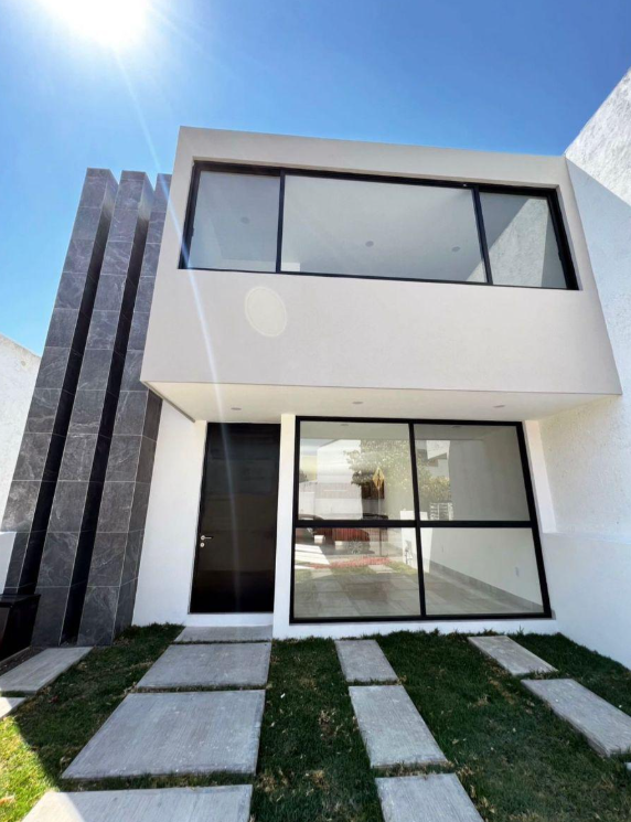 Casa en Preventa Fracc. Mayorca Residencial/ 2 Pisos, 2 Habitaciones/ León Zona Sur