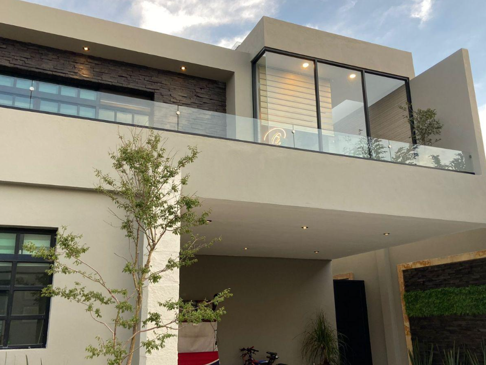 Venta de Residencia Fracc. Pìrules Residencia / 4 Habitaciones / León Zona Norte