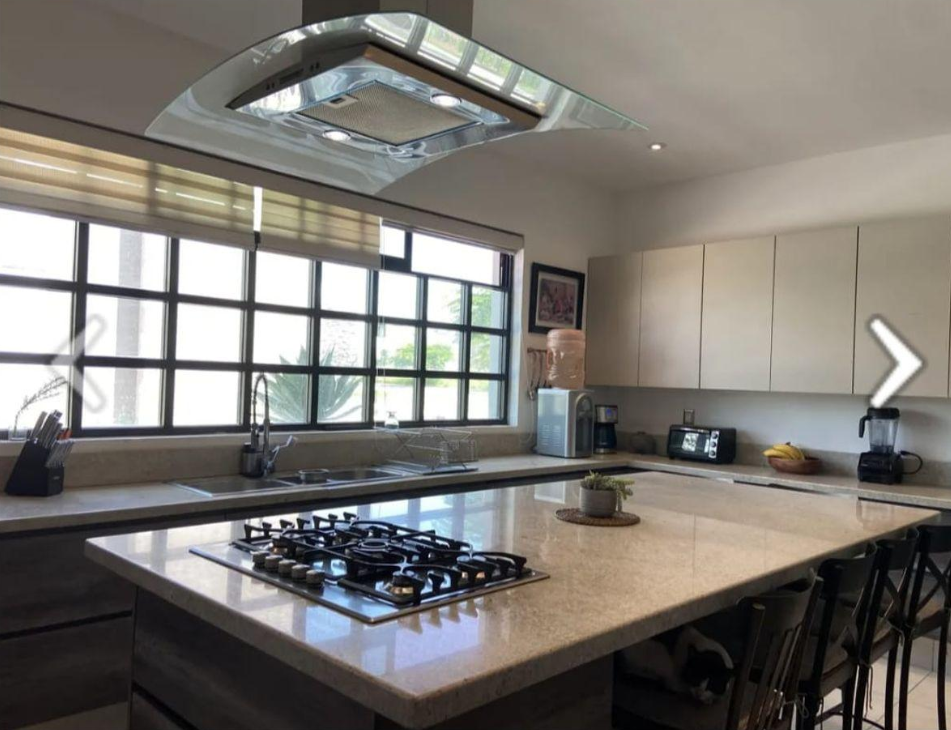 Venta de Residencia Fracc. Pìrules Residencia / 4 Habitaciones / León Zona Norte