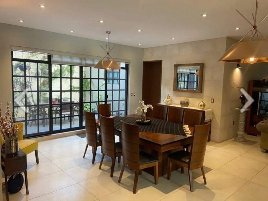 Venta de Residencia Fracc. Pìrules Residencia / 4 Habitaciones / León Zona Norte