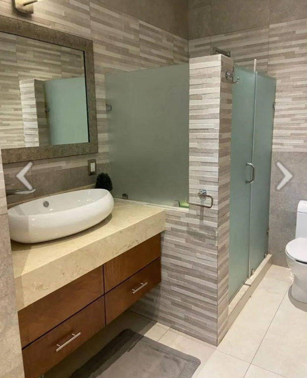 Venta de Residencia Fracc. Pìrules Residencia / 4 Habitaciones / León Zona Norte