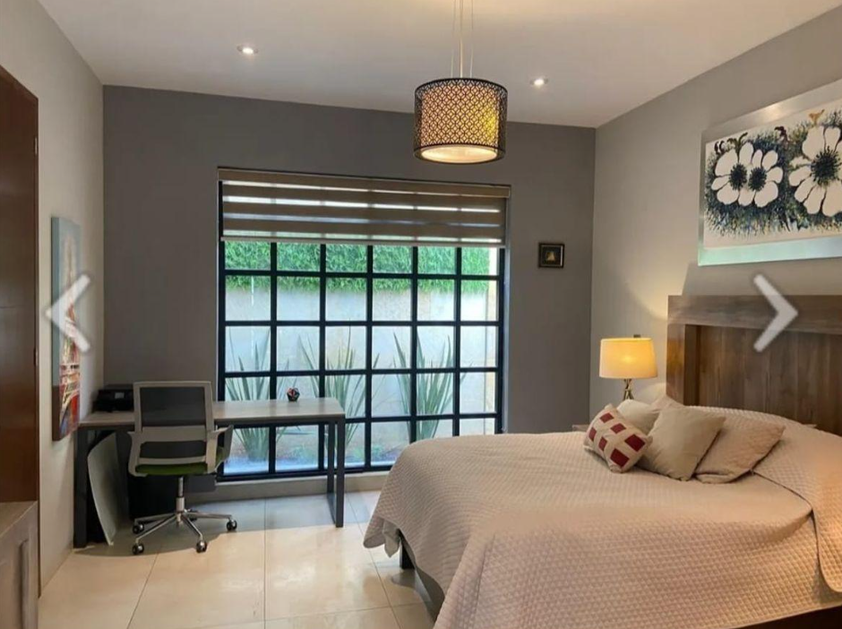 Venta de Residencia Fracc. Pìrules Residencia / 4 Habitaciones / León Zona Norte