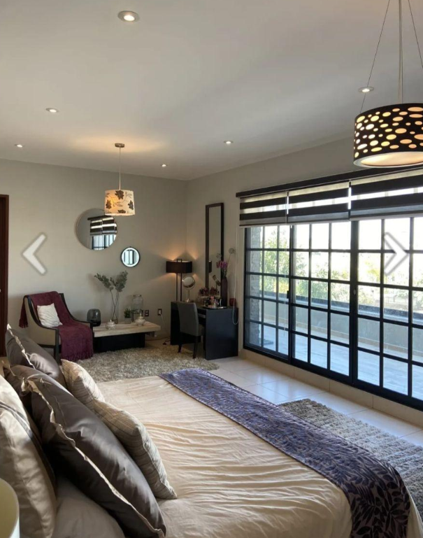 Venta de Residencia Fracc. Pìrules Residencia / 4 Habitaciones / León Zona Norte