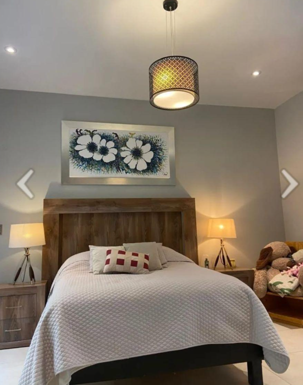 Venta de Residencia Fracc. Pìrules Residencia / 4 Habitaciones / León Zona Norte