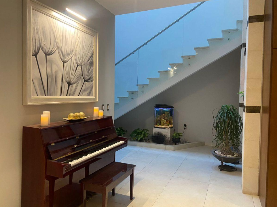 Venta de Residencia Fracc. Pìrules Residencia / 4 Habitaciones / León Zona Norte