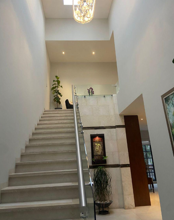 Venta de Residencia Fracc. Pìrules Residencia / 4 Habitaciones / León Zona Norte