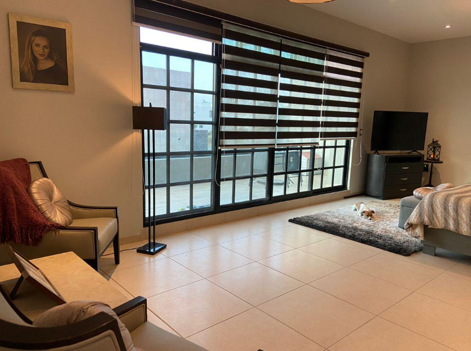 Venta de Residencia Fracc. Pìrules Residencia / 4 Habitaciones / León Zona Norte