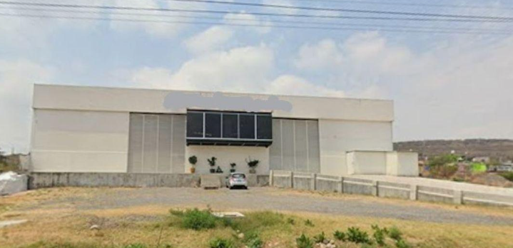 Renta o Venta de Bodega Saucillos de La Joya/ Balcones de La Joya, Entrada Tráiler Leon Zona Nte.