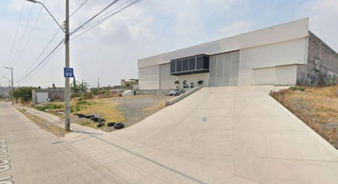 Renta o Venta de Bodega Saucillos de La Joya/ Balcones de La Joya, Entrada Tráiler Leon Zona Nte.