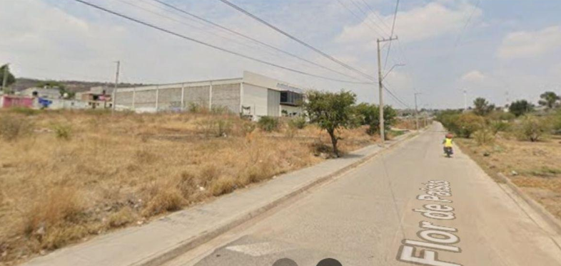 Renta o Venta de Bodega Saucillos de La Joya/ Balcones de La Joya, Entrada Tráiler Leon Zona Nte.