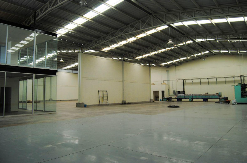 Renta o Venta de Bodega Saucillos de La Joya/ Balcones de La Joya, Entrada Tráiler Leon Zona Nte.