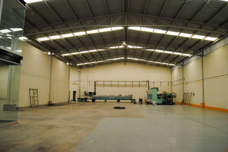 Renta o Venta de Bodega Saucillos de La Joya/ Balcones de La Joya, Entrada Tráiler Leon Zona Nte.