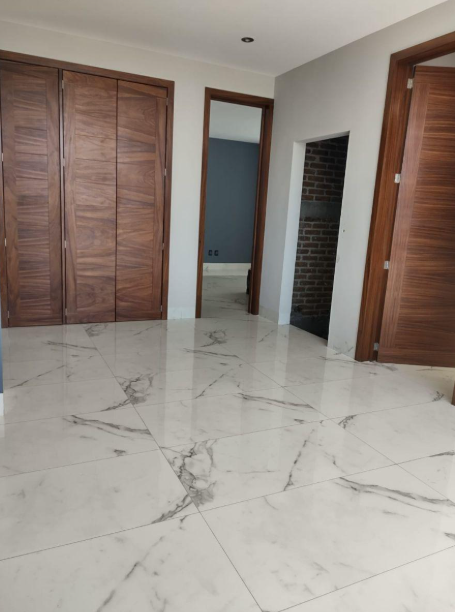 Venta de Residencia Fracc. Pirules/ Alberca y Elevador en Casa / Leon Zona Norte