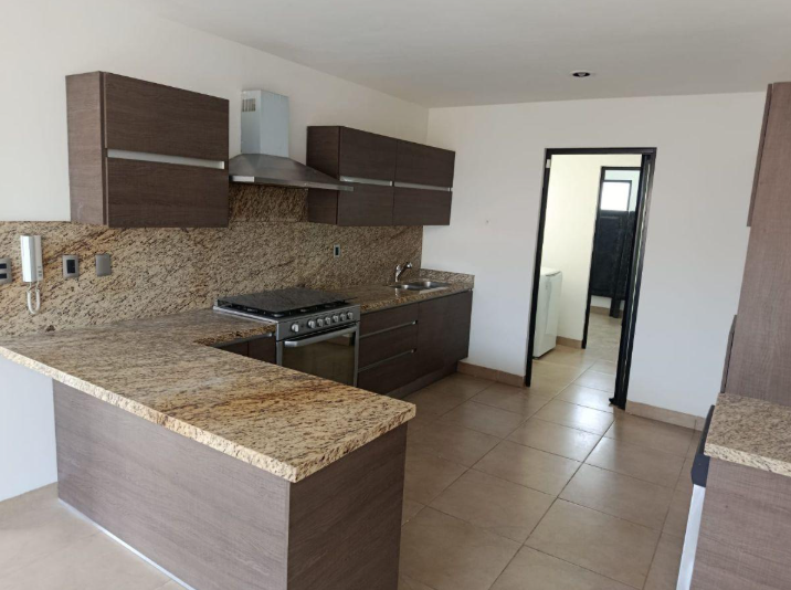 Casa en Renta Semi/amueblada Fracc. Lomas del Molino Iv/ León / Zona Norte