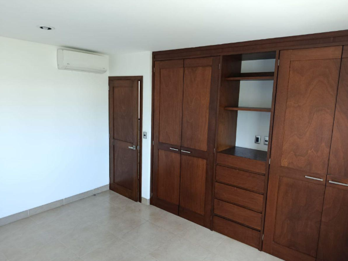 Casa en Renta Semi/amueblada Fracc. Lomas del Molino Iv/ León / Zona Norte