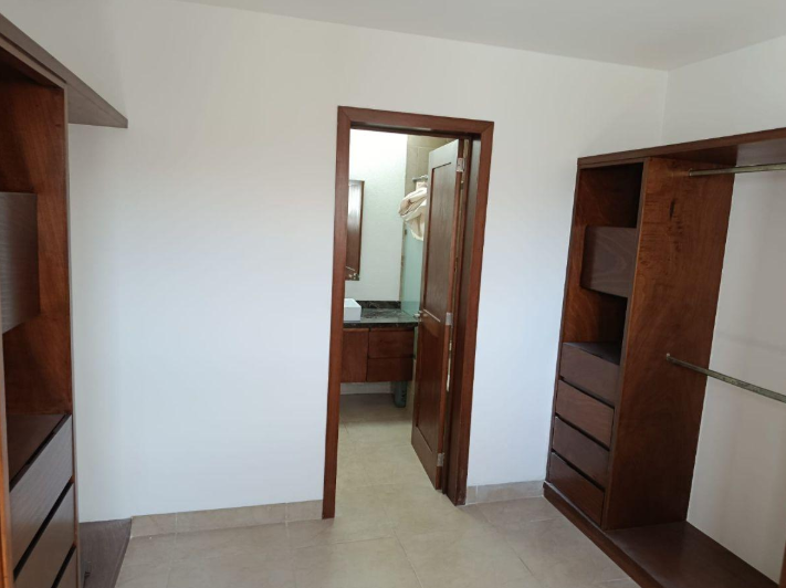 Casa en Renta Semi/amueblada Fracc. Lomas del Molino Iv/ León / Zona Norte