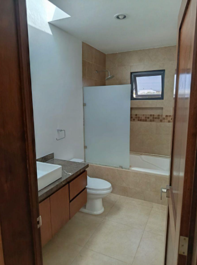 Casa en Renta Semi/amueblada Fracc. Lomas del Molino Iv/ León / Zona Norte