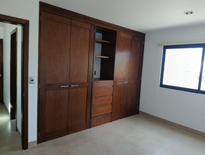 Casa en Renta Semi/amueblada Fracc. Lomas del Molino Iv/ León / Zona Norte