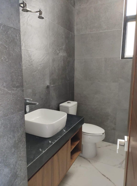 Venta de Residencia Fracc. Pirules/ Alberca y Elevador en Casa / Leon Zona Norte