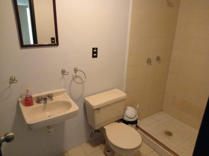 Venta de Departamento Adaptado Para Oficina / Fracc. Hdas. El Rosario /zona Norte / León, Gto.